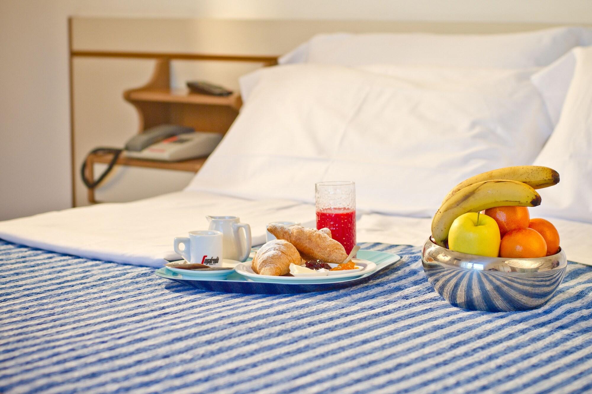 רימיני Hotel Montecarlo מראה חיצוני תמונה