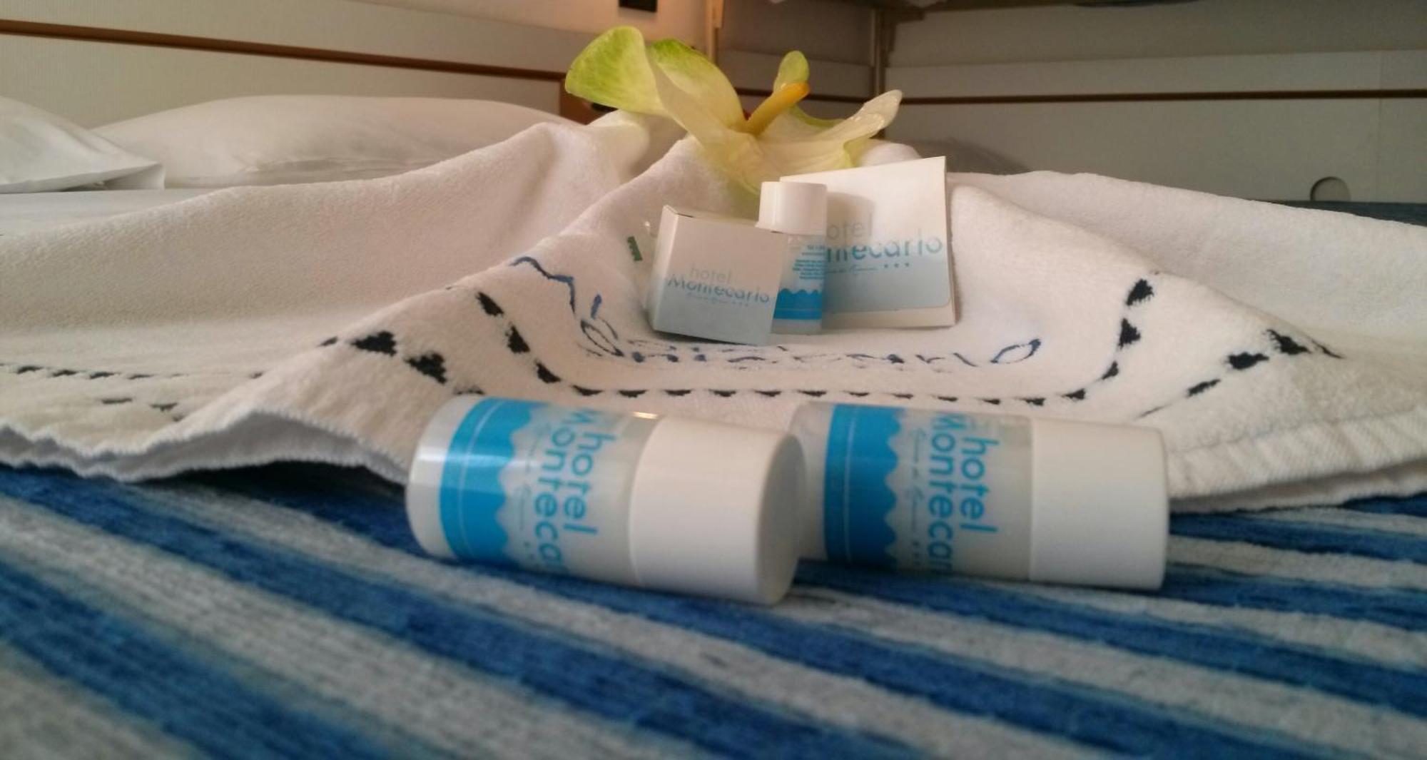 רימיני Hotel Montecarlo מראה חיצוני תמונה
