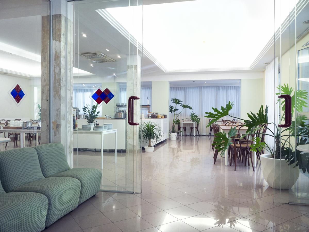 רימיני Hotel Montecarlo מראה חיצוני תמונה