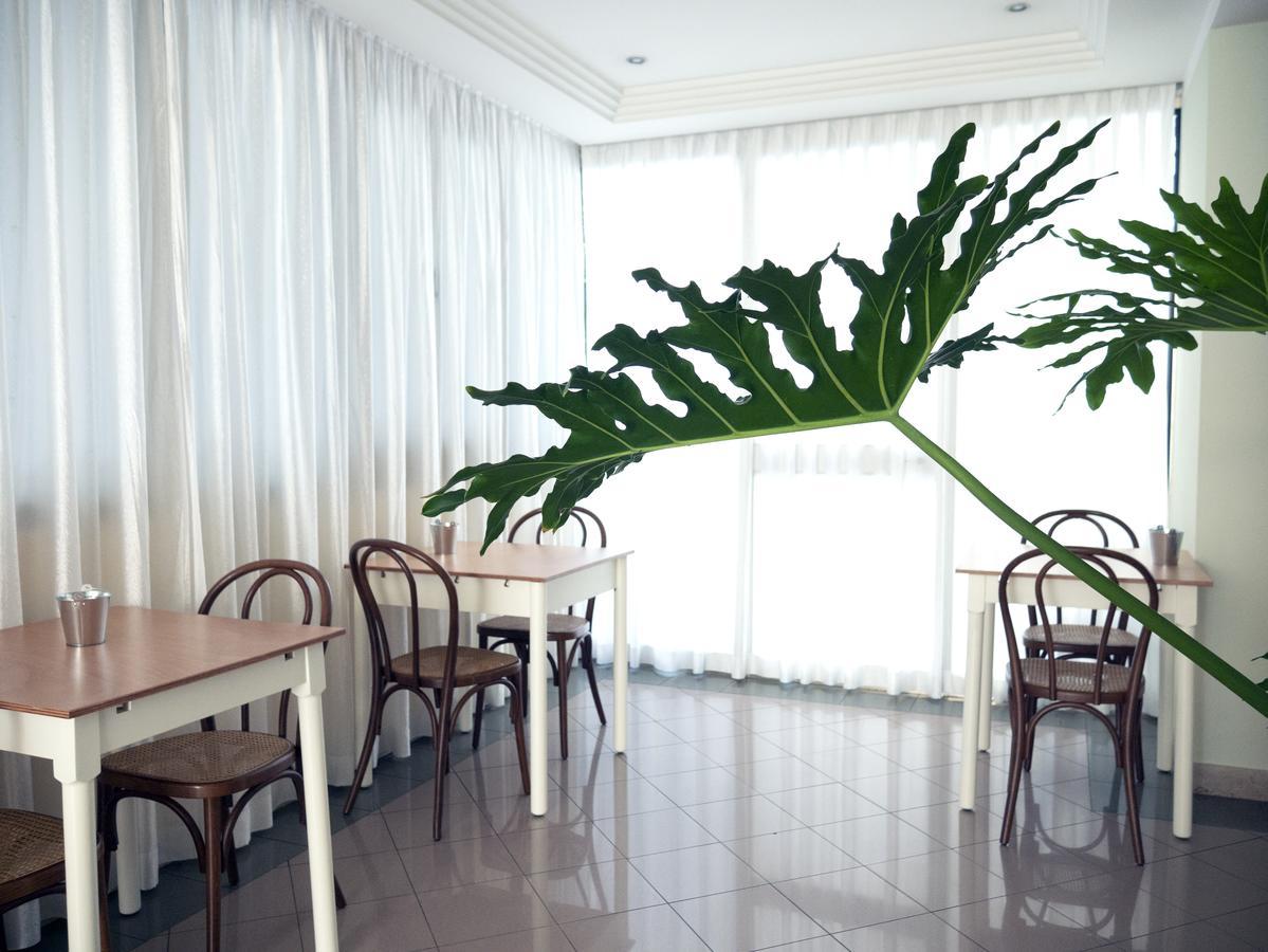 רימיני Hotel Montecarlo מראה חיצוני תמונה