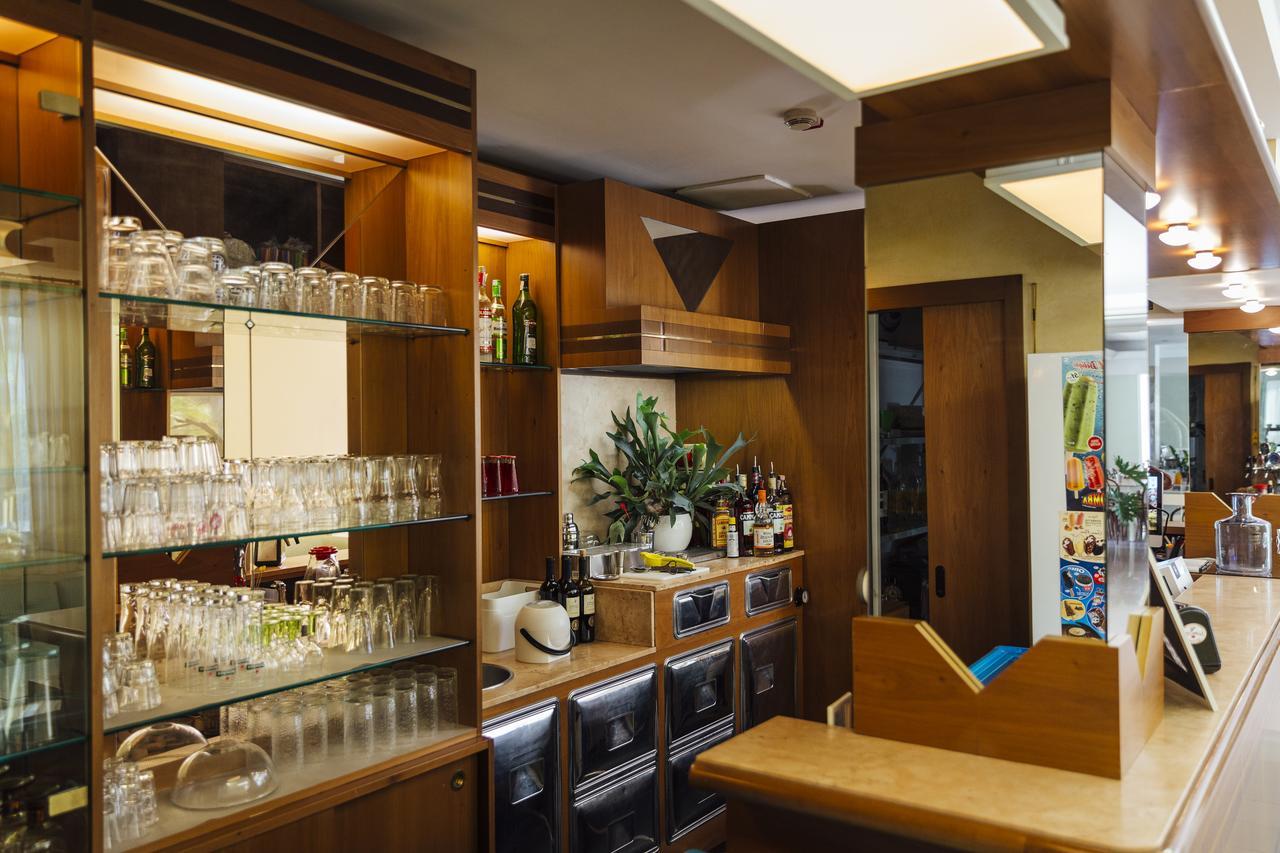 רימיני Hotel Montecarlo מראה חיצוני תמונה