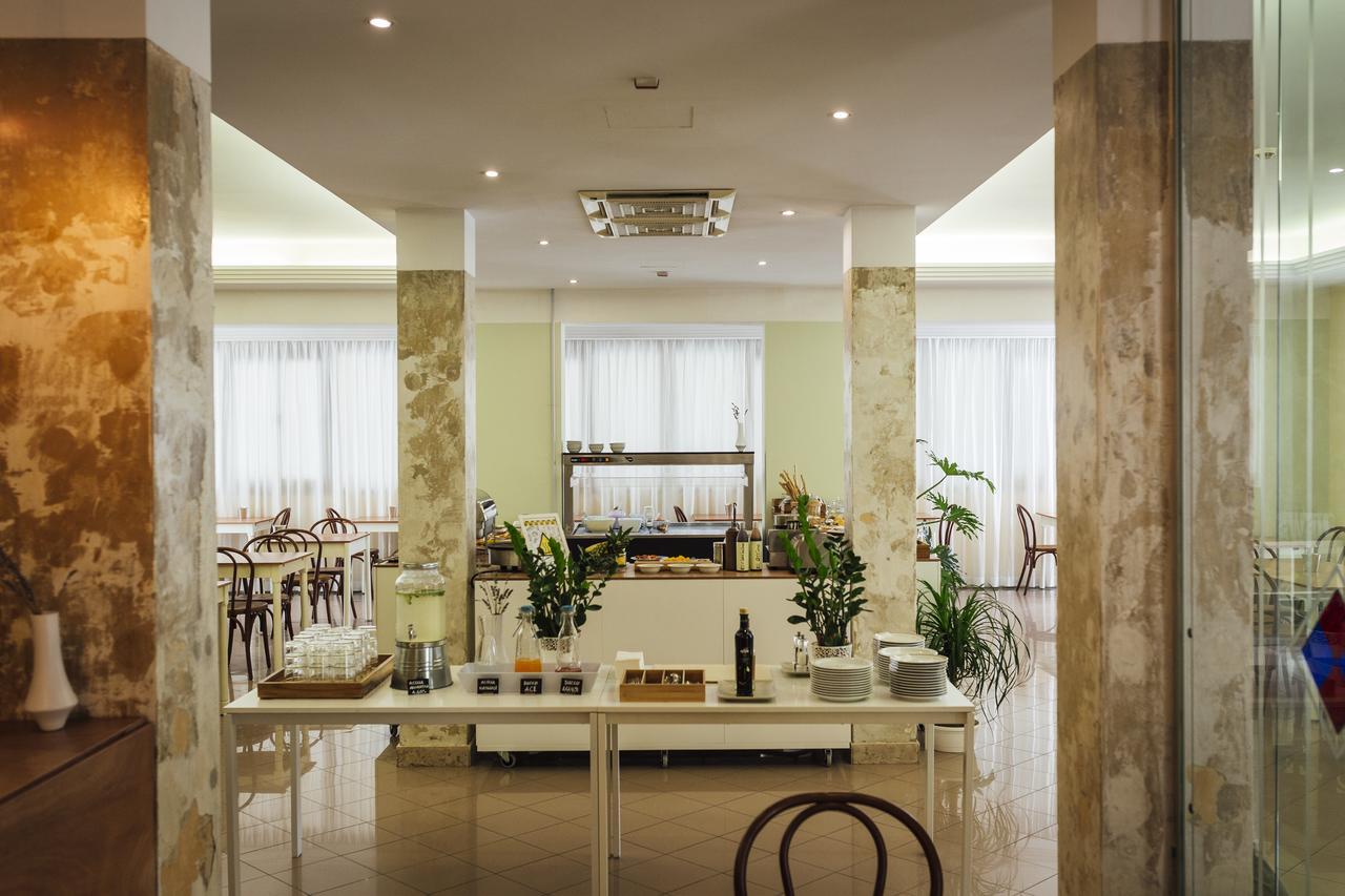 רימיני Hotel Montecarlo מראה חיצוני תמונה