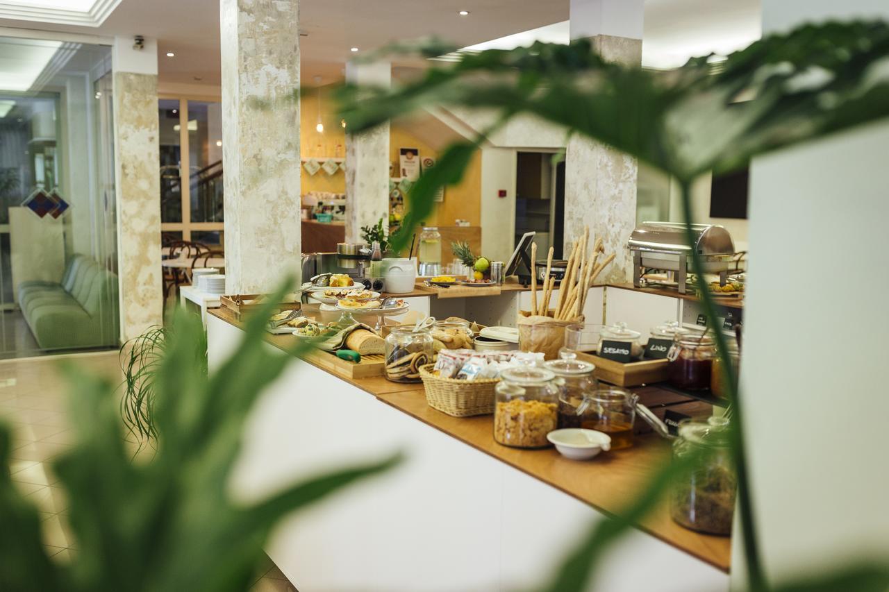 רימיני Hotel Montecarlo מראה חיצוני תמונה