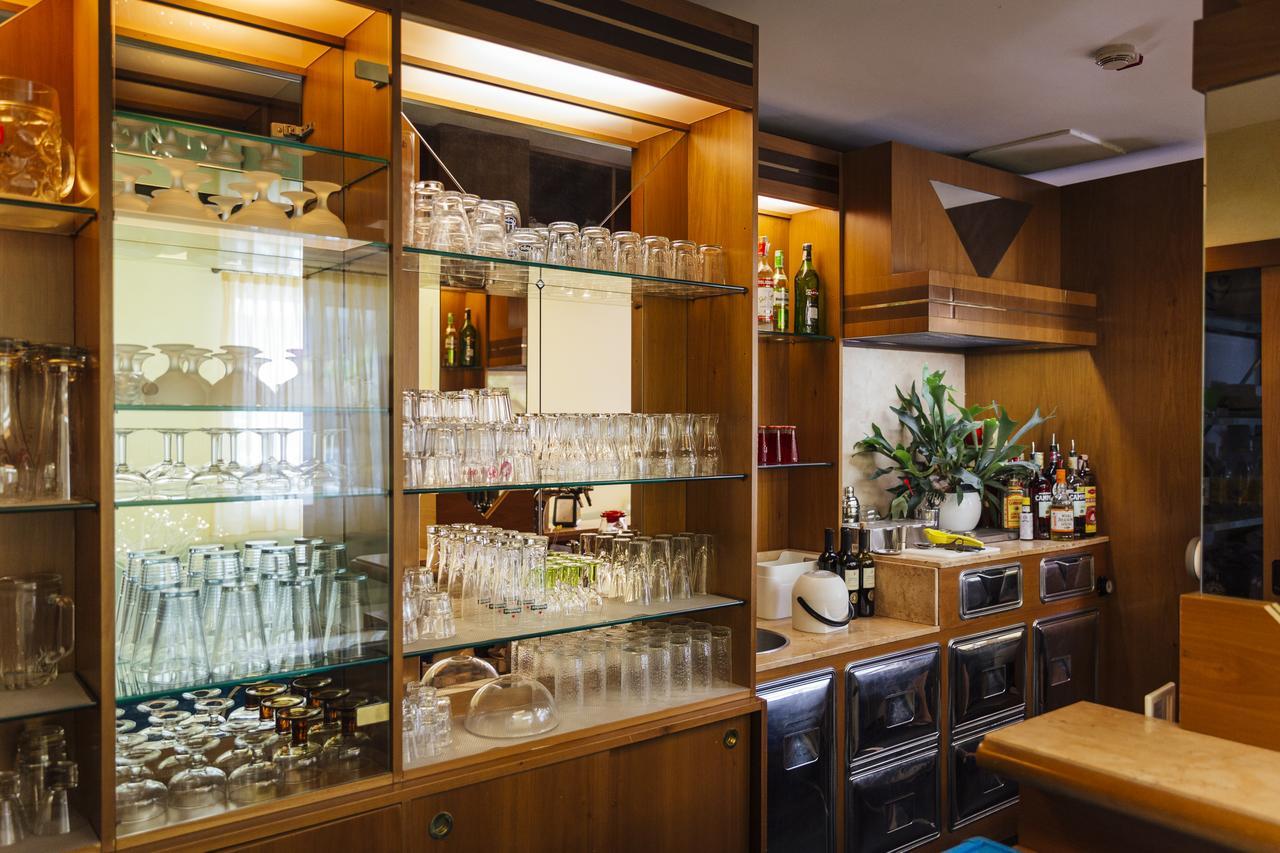 רימיני Hotel Montecarlo מראה חיצוני תמונה